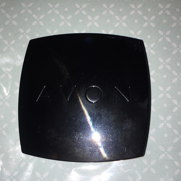 Avon eyeshadow - Picture 1 of 2